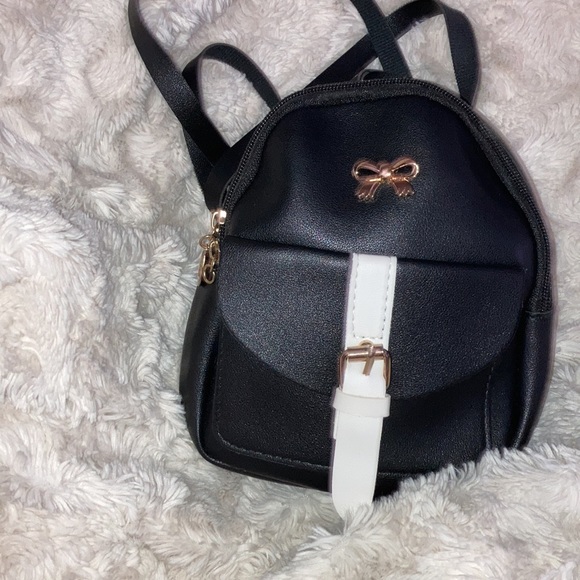 Cute mini BAGS 💜💚❤️ - Picture 7 of 17